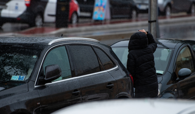 Wind warning from Met Office until 6pm Sunday