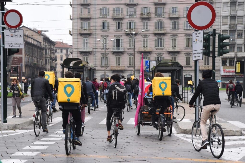Four riders are suing Glovo to ask for recognition of the employment relationship and the payment of contribution and salary differences, but Glovo says that "The data on rider shifts deleted for privacy reasons"