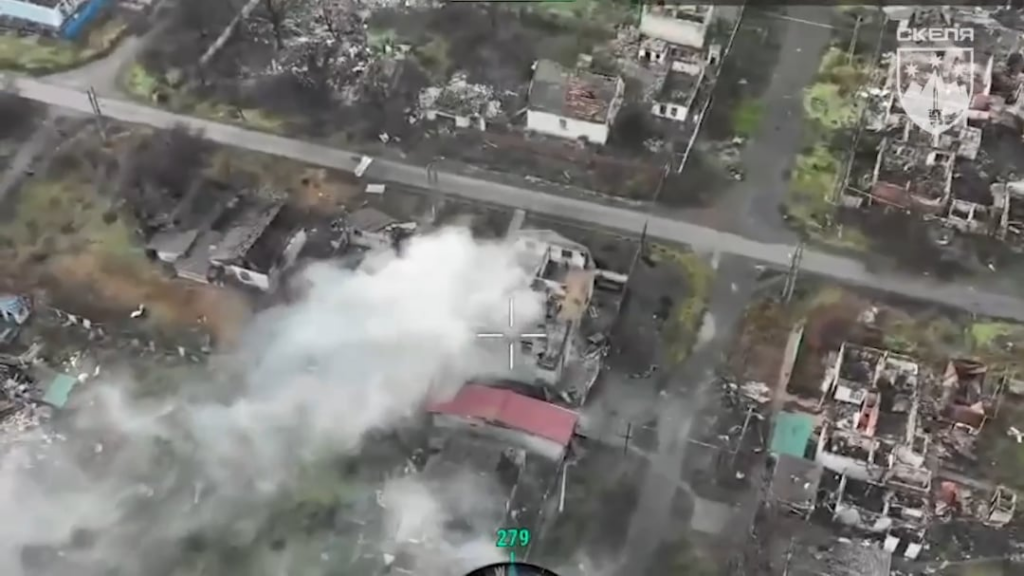 Two Ukrainian soldiers with the help of drones ambush and killed 6 russian soldiers moving near their positions at Pokrovsk region.