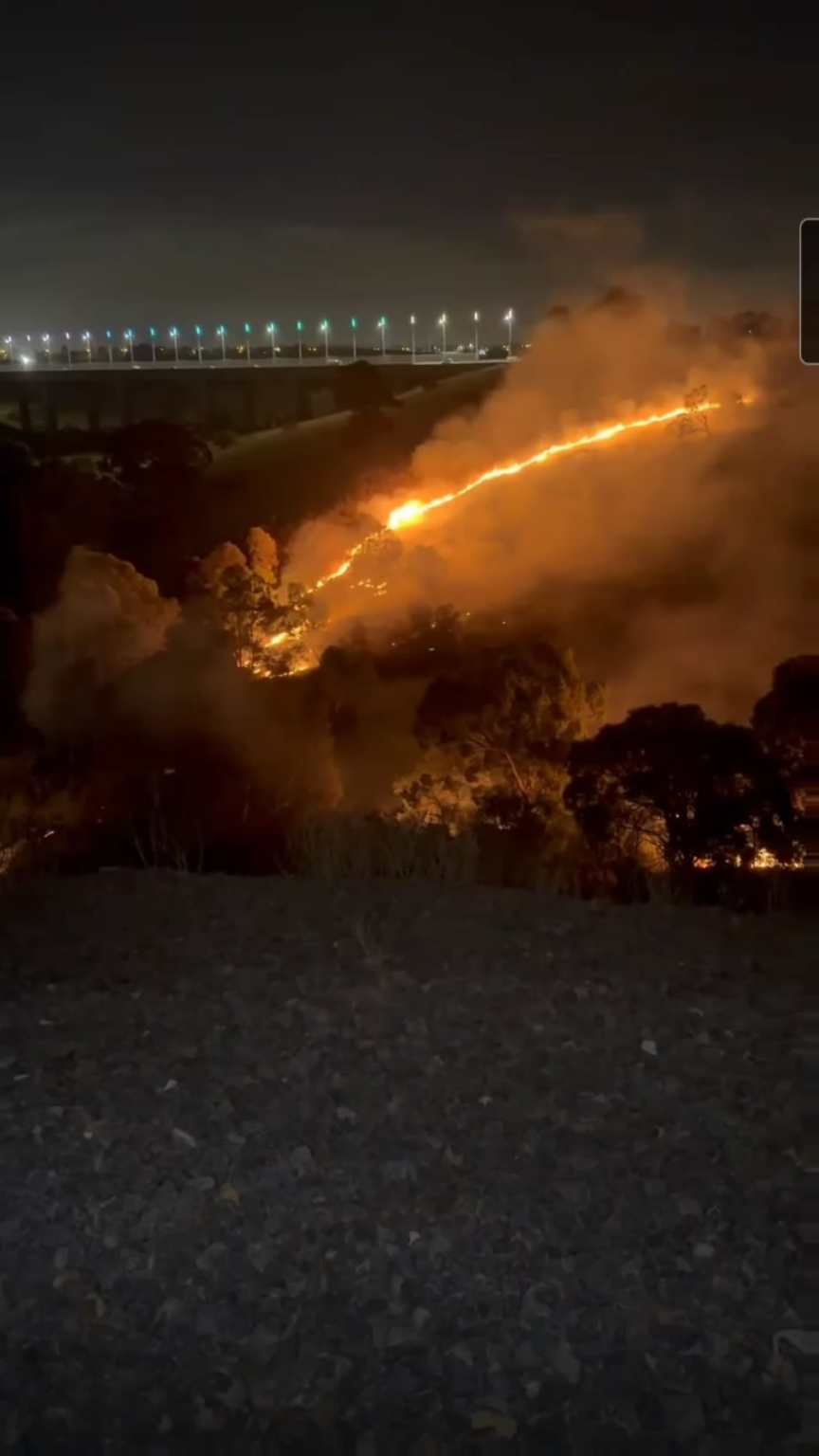Little grass fire tonight in keilor East/Avondale Heights
