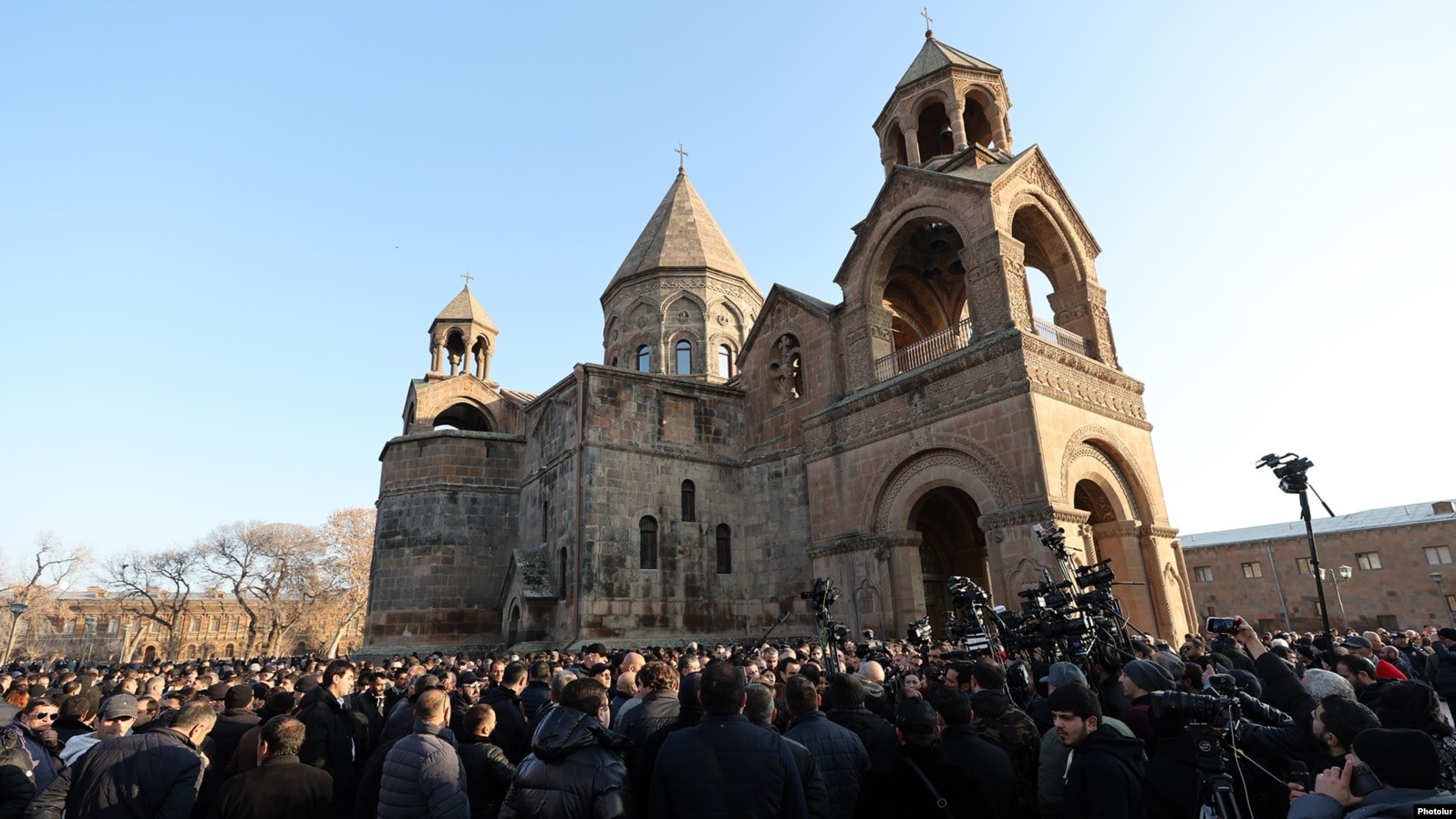 Etchmiadzin protest for Garegin II resignation