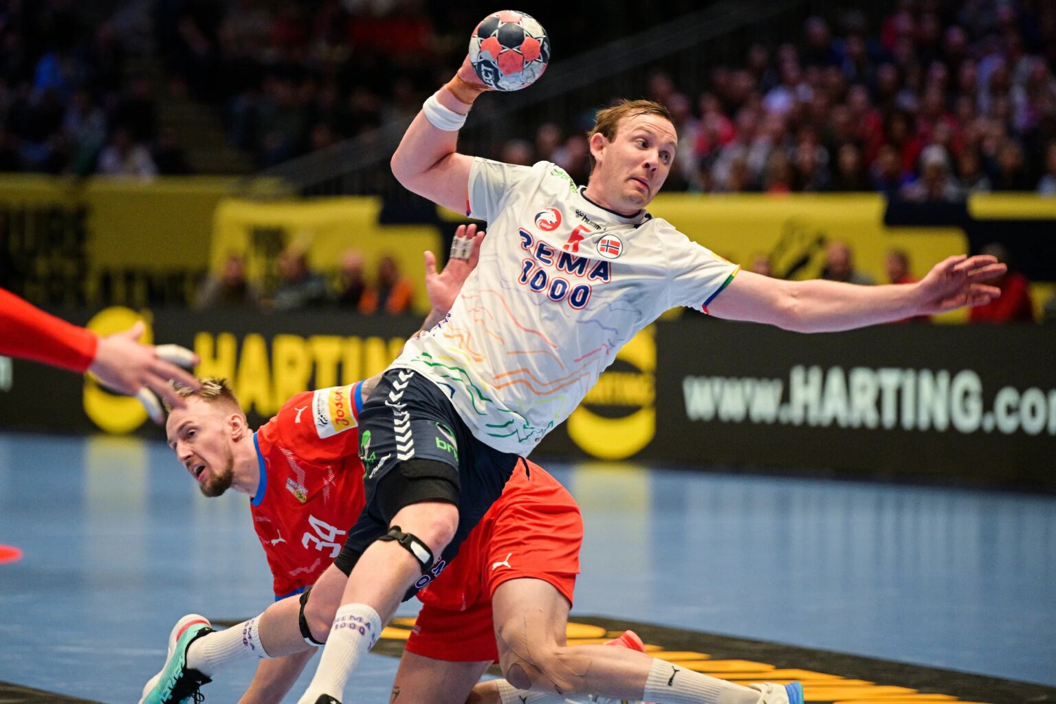 Norway overcome Czechia to book main round ticket