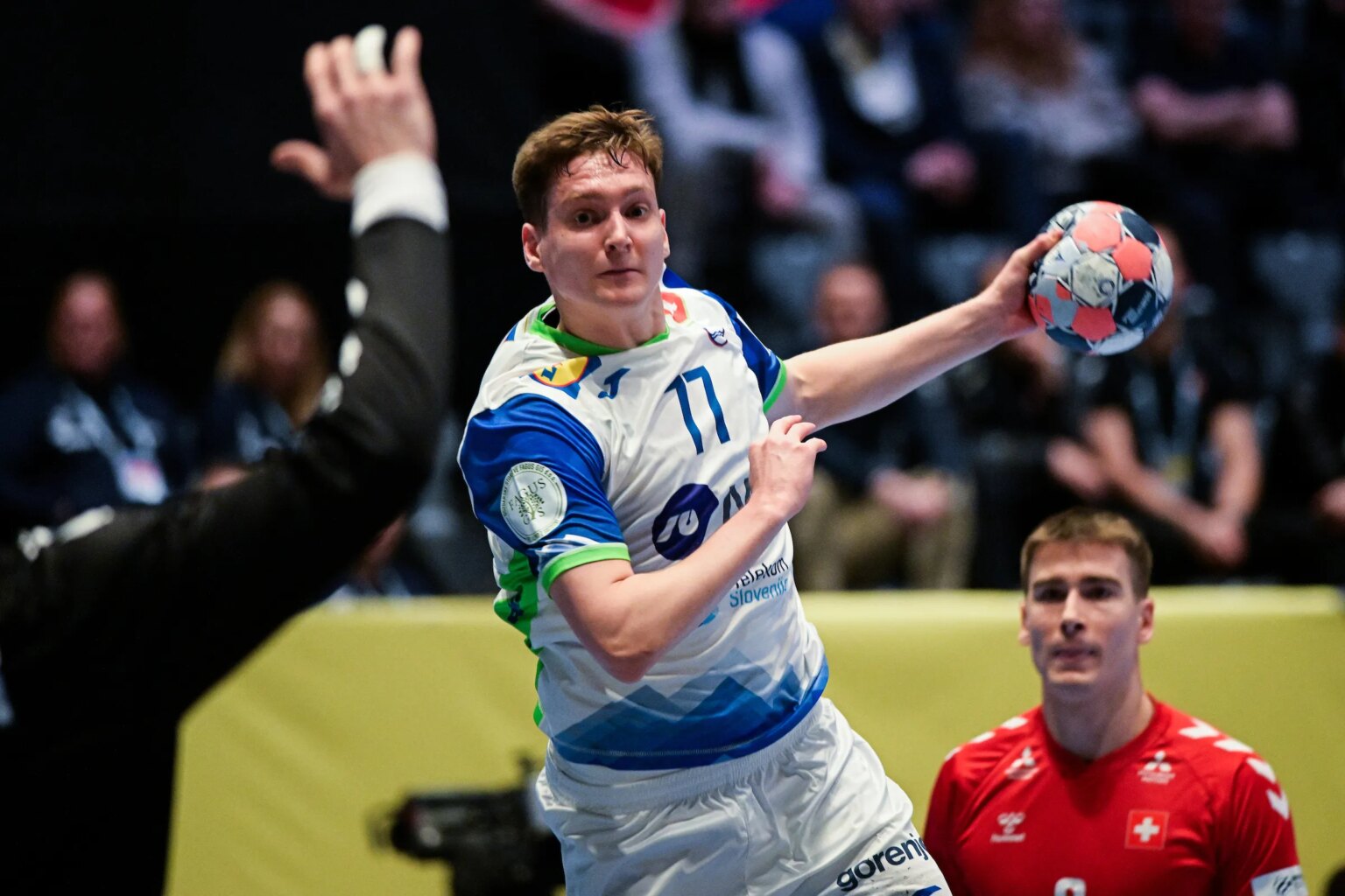 Huge comeback sees Slovenia to handball EHF EURO main round