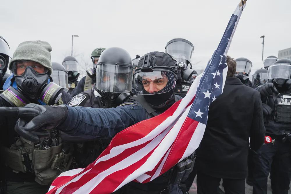 The White House publishes an edited photo of one of the victims of the ICE arrests: "Law enforcement and memes will continue"