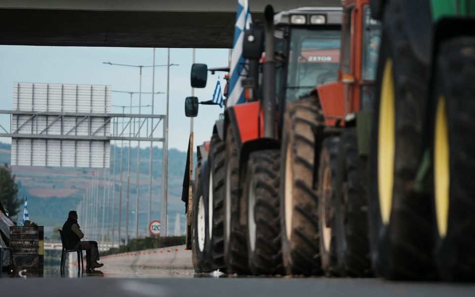 Farmer blockades ease in Western Macedonia while some border crossings remain closed