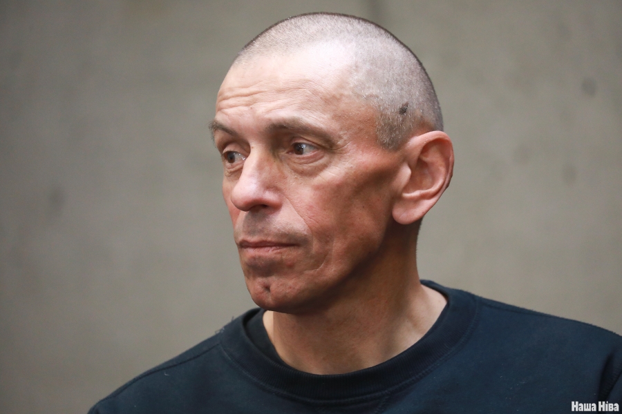 Ex-political prisoner Ihar Karney is invited to Belarus to return one ruble