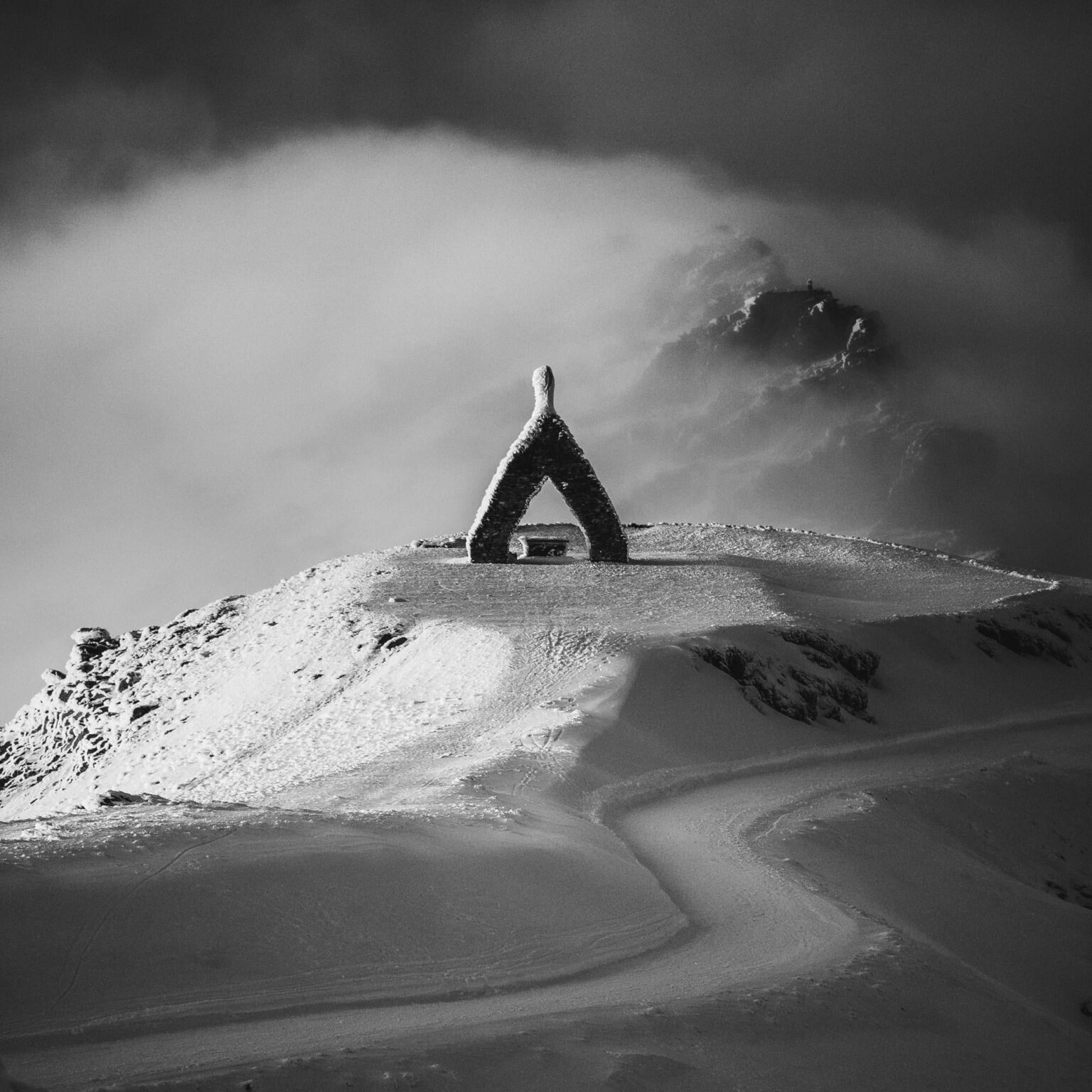 Snow refuge in the Sierra Nevada [OC]