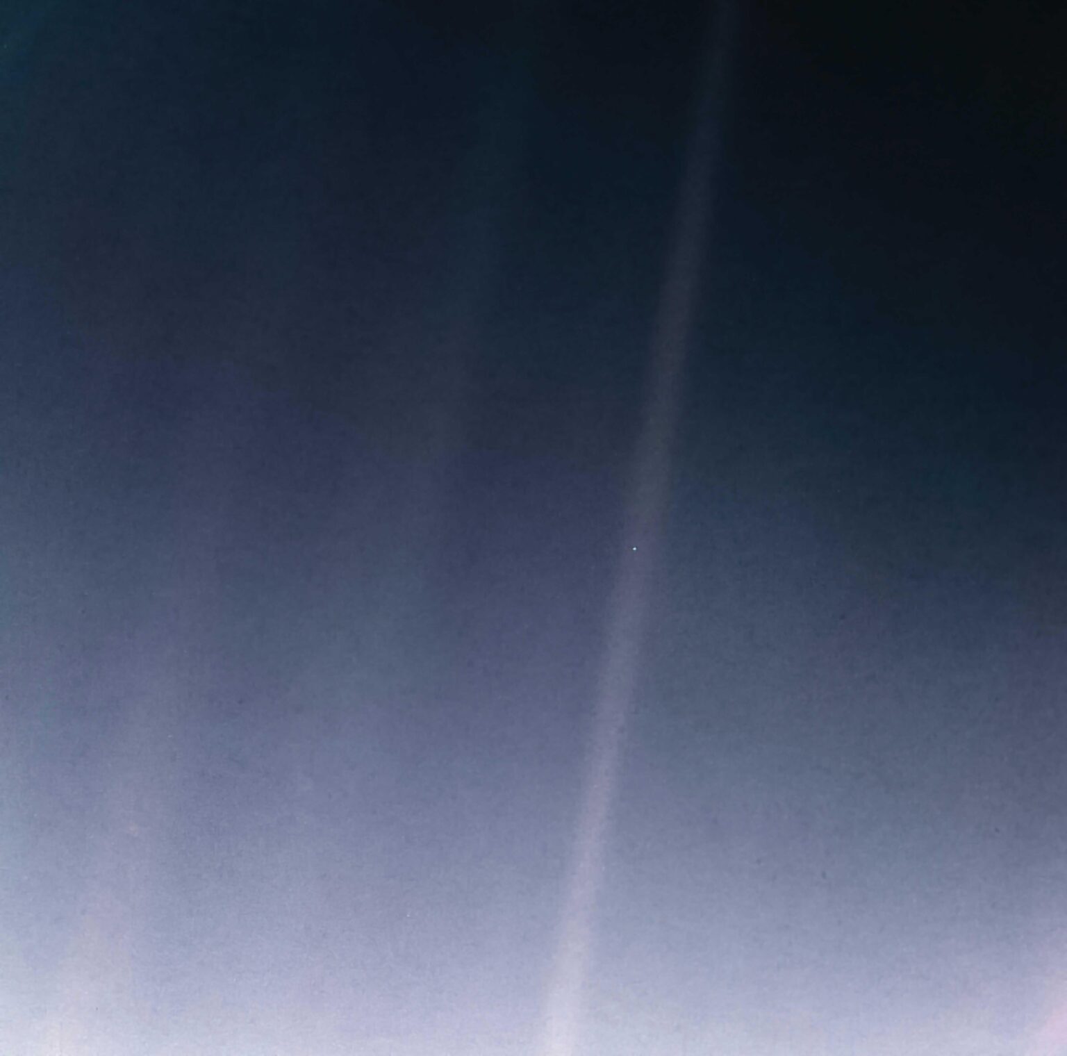 Looking for high-resolution 'Pale Blue Dot' (1990) photo