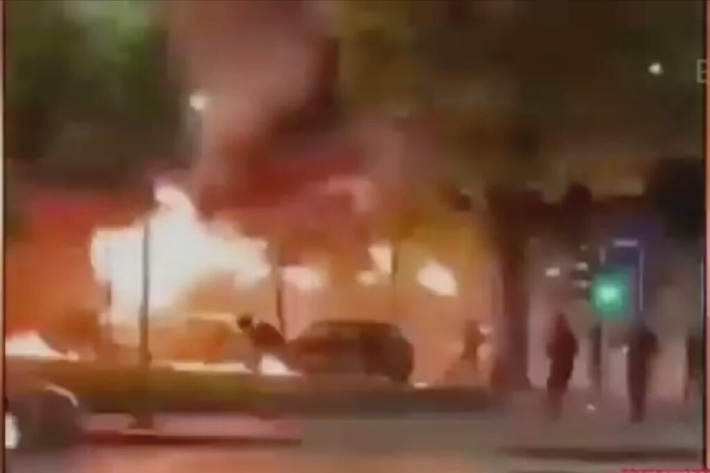 ERT confused Thessaloniki with Iran! It presented footage of clashes between anarchists and the MAT after the LEX concert, as street battles between Iranian protesters and repressive regime forces