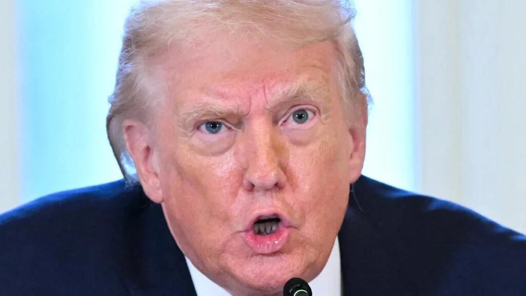 Bumbling Trump, 79, Reads Private Note Out Loud