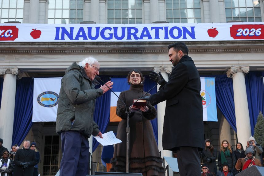 US Sen. Bernie Sanders swears in New York Mayor Zohran Mamdani during his public inauguration ceremony on Thursday.