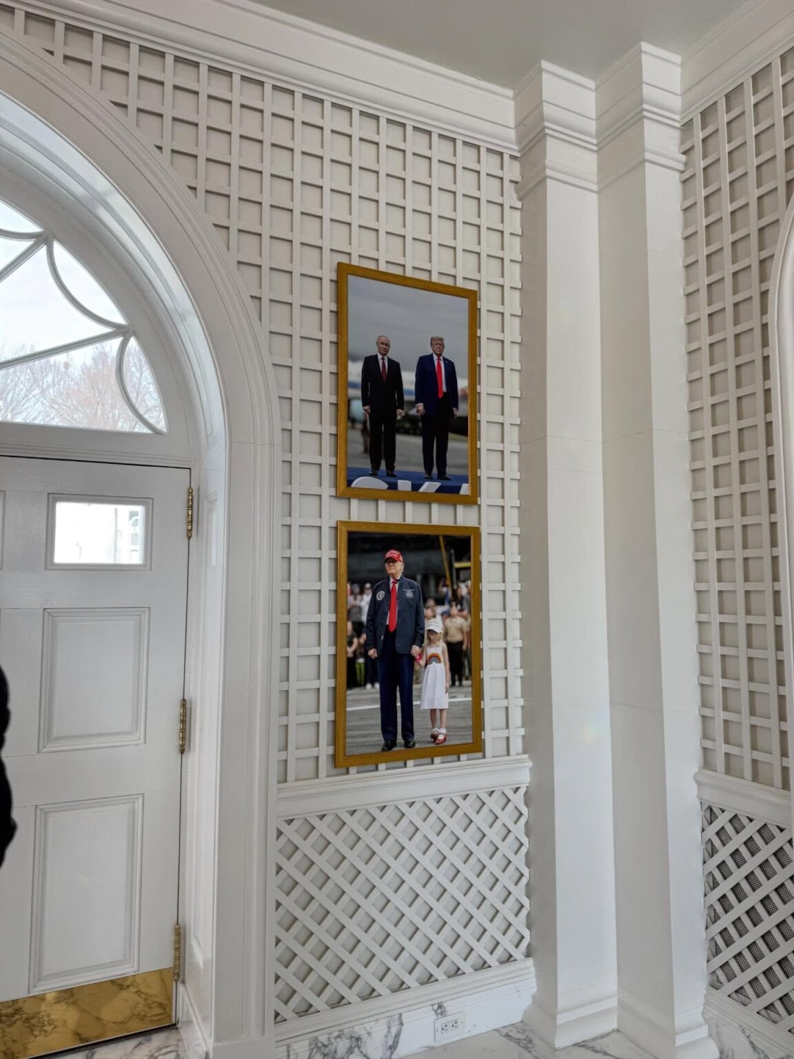 A photo from Trump and Putin’s Alaska summit is now hanging in the White House