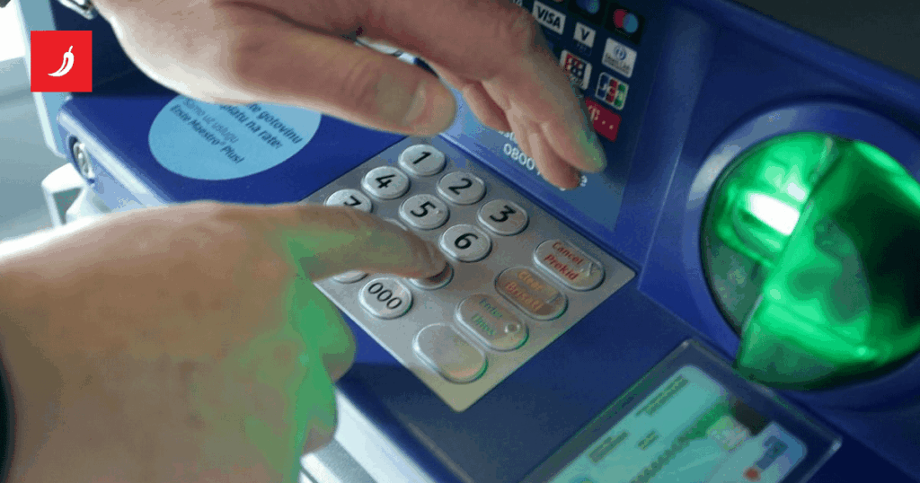 Banks introduced packages of free services, received numerous complaints. The Ministry responded