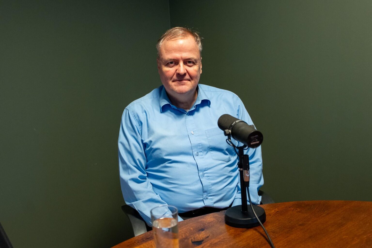 For Iceland the only realistic option is entry into the EU and adoption of the euro