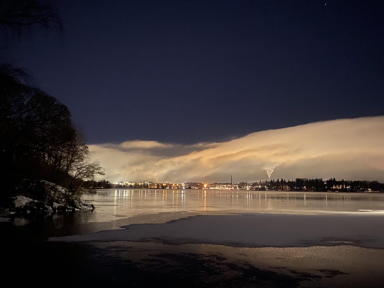 A calm freezing night before the fireworks at Tampere