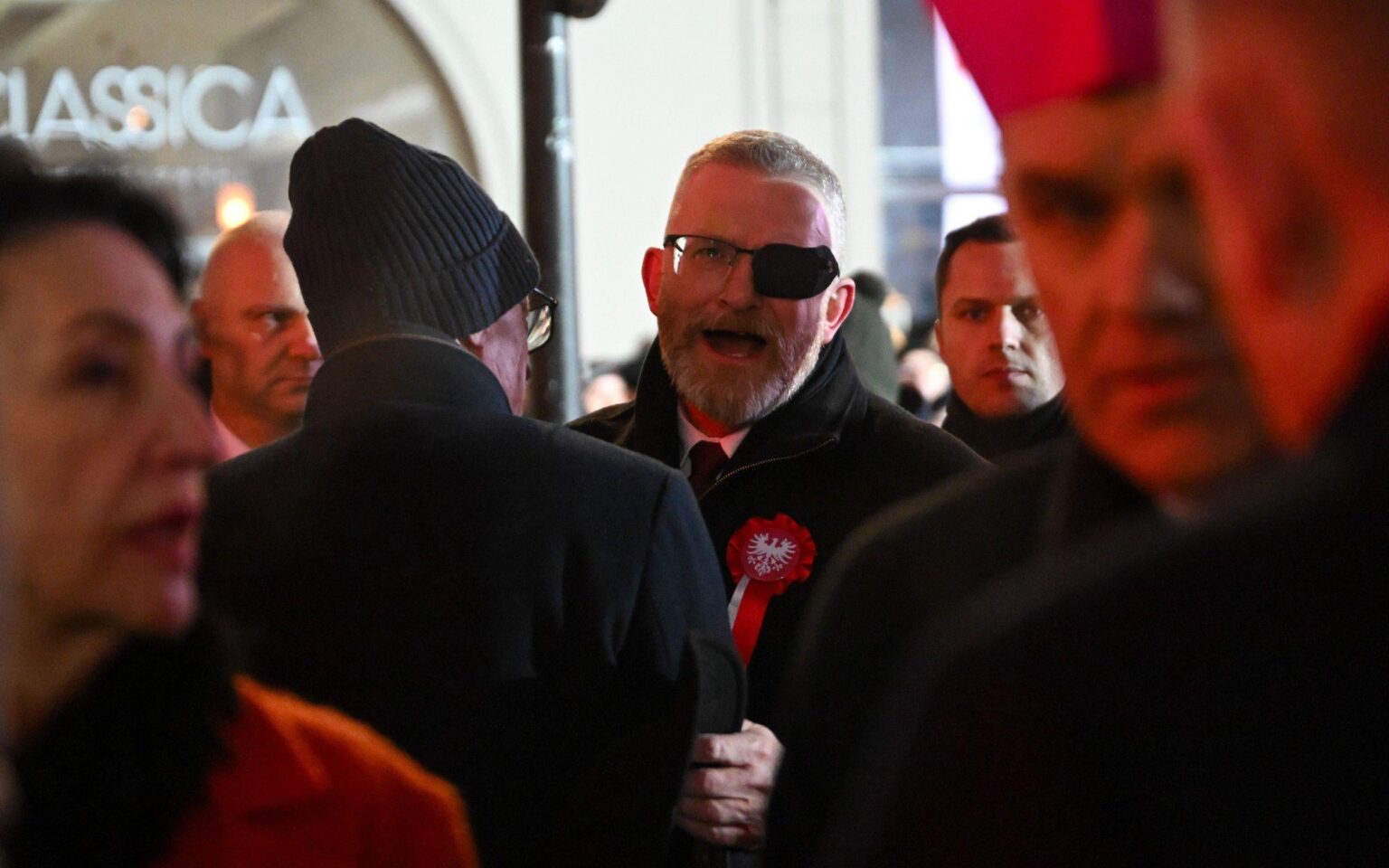 How Grzegorz Braun disciplines. A ban on criticizing the party even after leaving