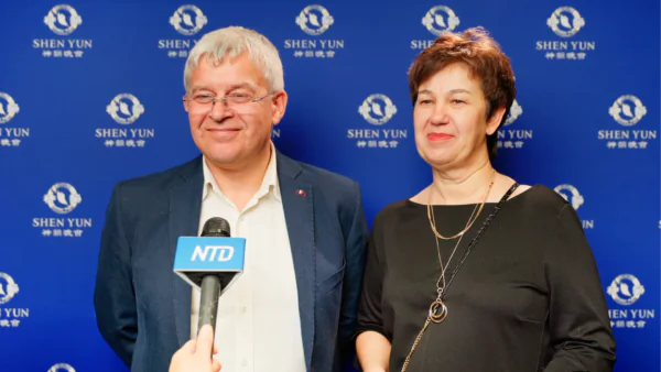 Mr. Andrzej Rozmus and his wife, Ms. Małgorzata Rozmus, watched the performance by the American company Shen Yun Performing Arts together at the Centre for the Meeting of Cultures in Lublin on Jan. 18, 2026. (NTD)