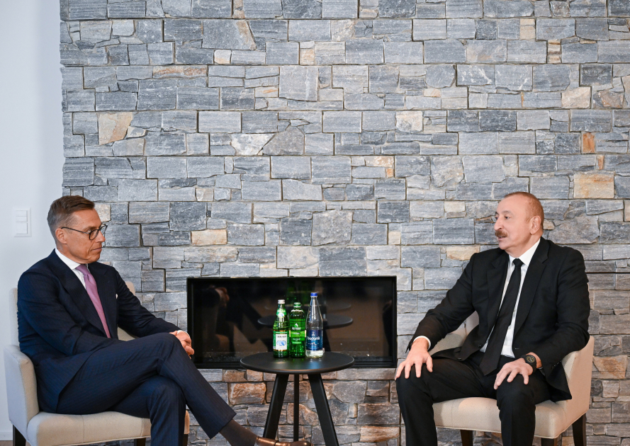 President Ilham Aliyev meets with President of Finland in Davos (PHOTO)