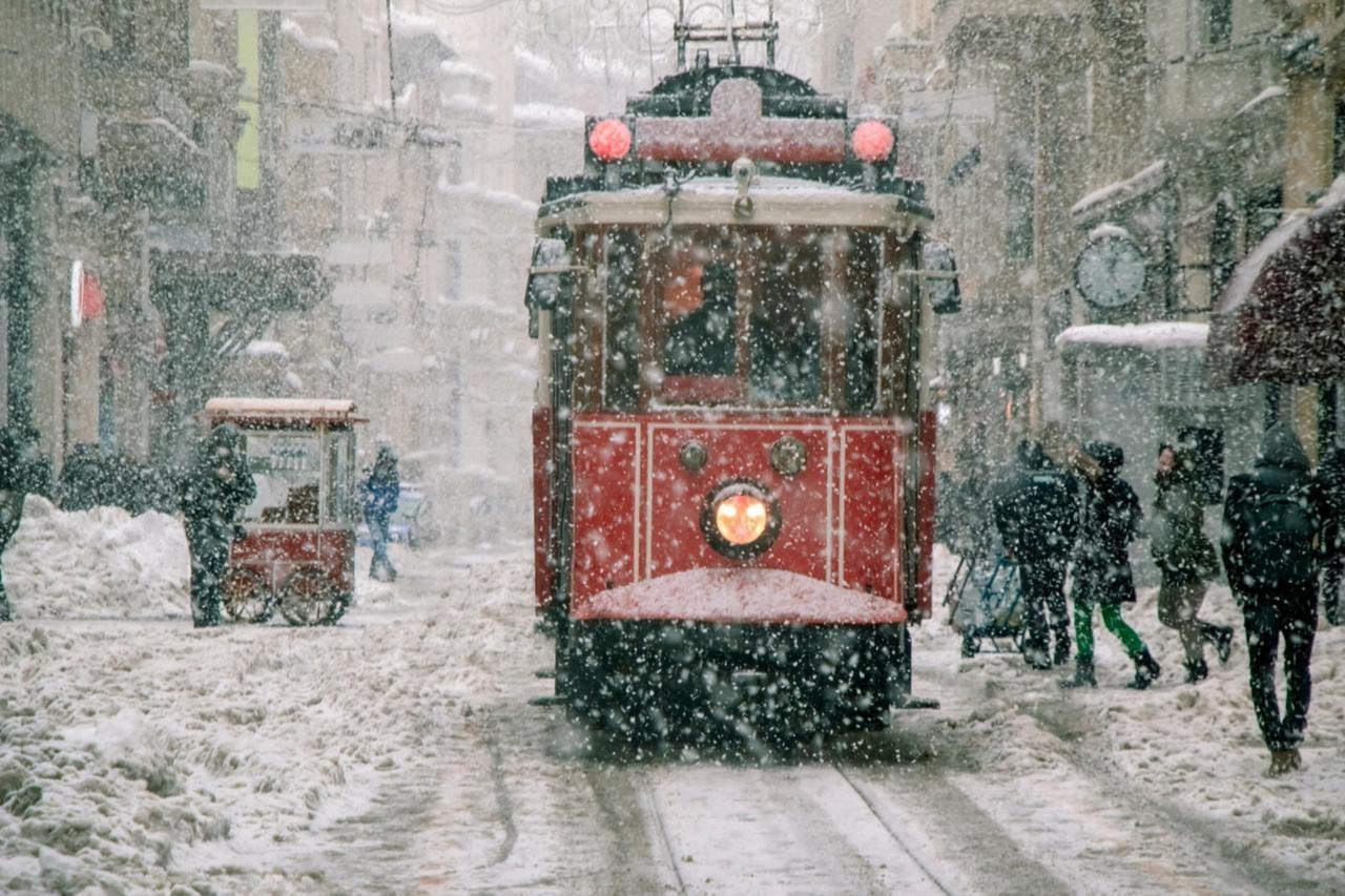 Istanbul closes all schools Monday as severe winter weather looms