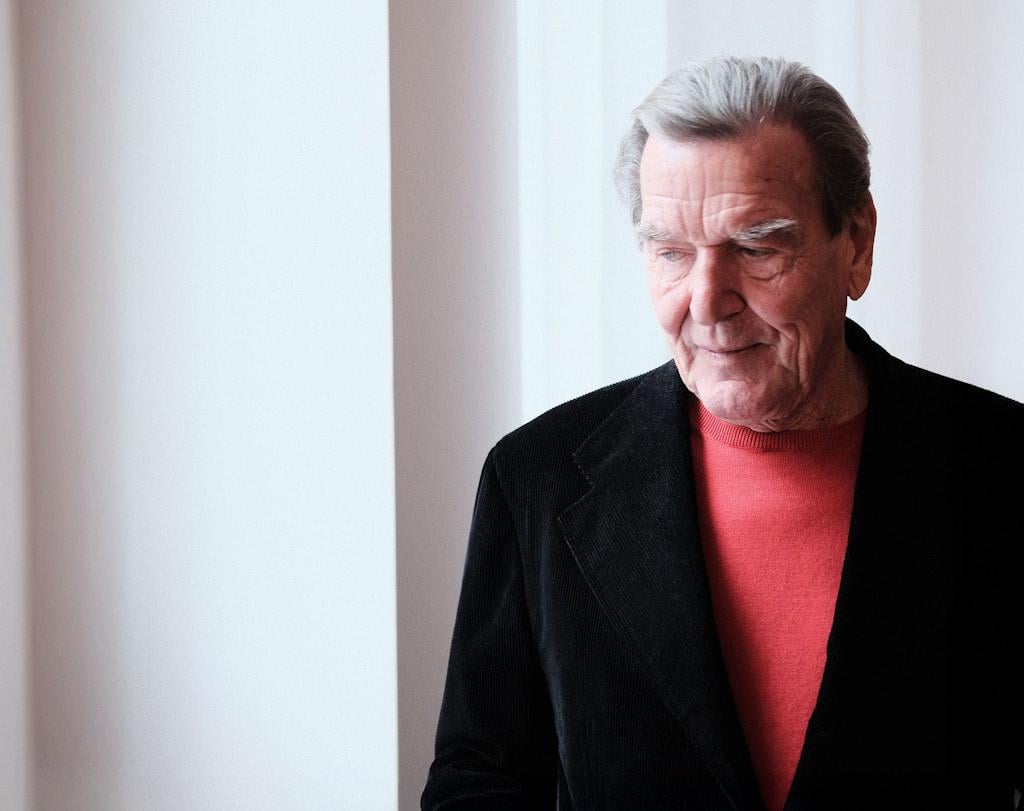 Former German Chancellor Gerhard Schröder called for an end to the “demonization” of Russia and to resume energy cooperation with it, in an article published in the Berliner Zeitung on January 23.
