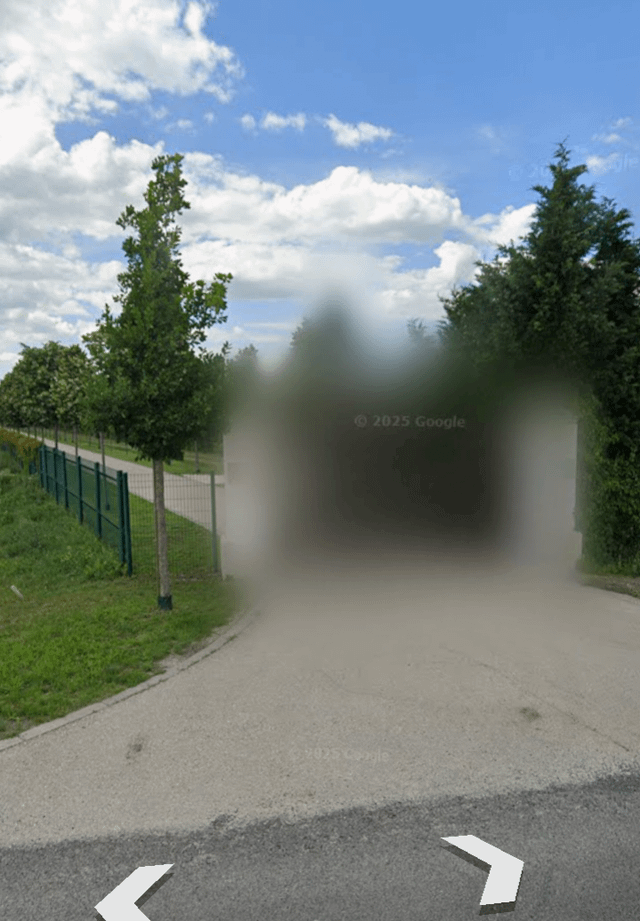 János Lázár also made sure that the road leading to his castle was covered on the Google map