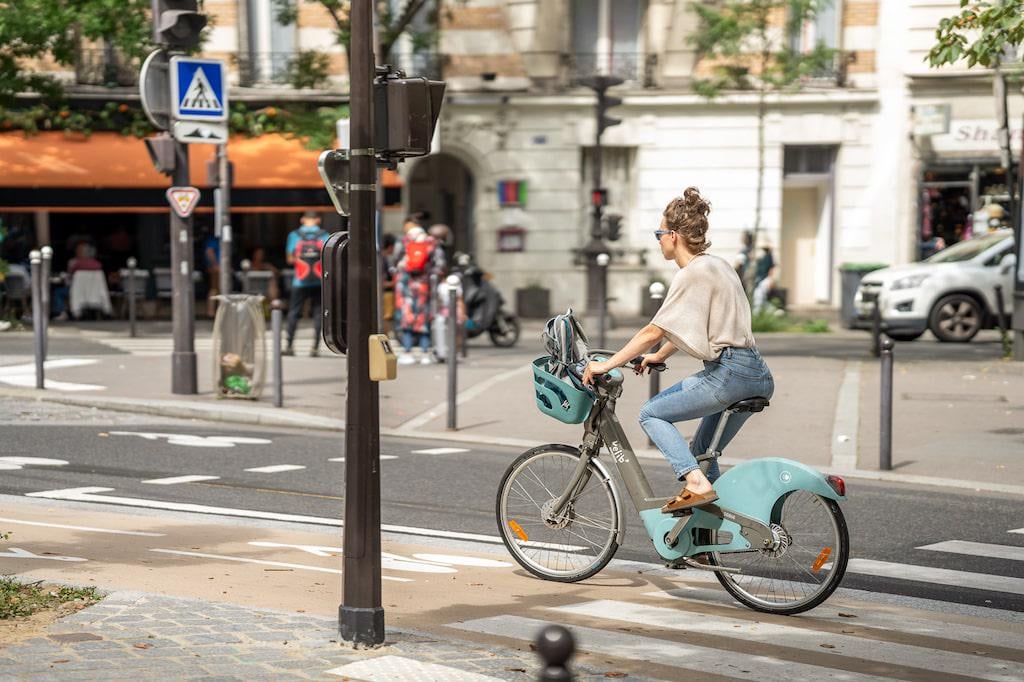 Study Shows How Paris Developed its Cycling Culture | How to create a sustainable growth in bicycle traffic: The case of Paris