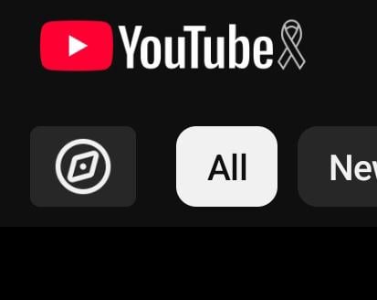 YouTube has once again included a black ribbon in its logo just like when they did when the Dana in Valencia occurred, but in this case it is most likely due to the train accident.