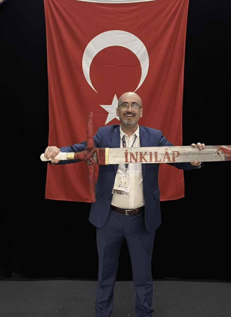 Murat Katfar, who was arrested for making a statue in which he impaled the Sword of Revolution into a 4-Headed Monster, was acquitted of his case on December 30, and entered the New Year with his loved ones.