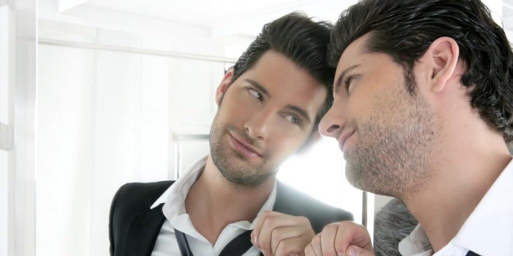 Narcissism shows surprisingly consistent patterns across 53 countries, study finds. The findings suggest that younger adults, men, and individuals who perceive themselves as having high social status tend to display higher levels of narcissistic traits, regardless of their cultural background.