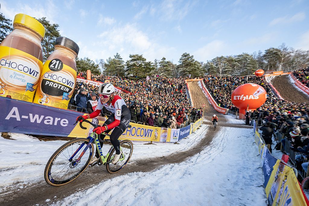 Netherlands' Lucinda Brand competes in the women's elite race during stage 9 (out of 12) of the UCI Cyclo-Cross World Cup in Zonhoven, on January 4, 2026. (Photo by DAVID PINTENS / Belga / AFP) / Belgium OUT
