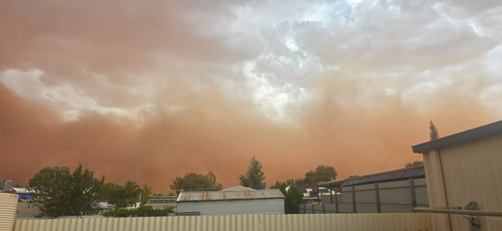 week of 45oC+ we get a duststorm