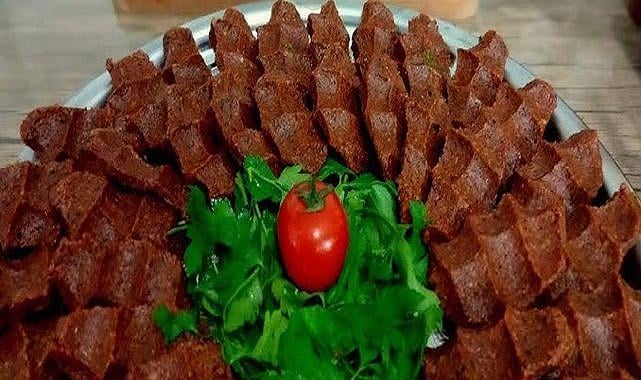 I'm about to violate Nr. 3: Hate Speech. I will forever hate those who ruined 'Çiğ Köfte' experience for us and turned this amazing dish into cheap, industrial food.