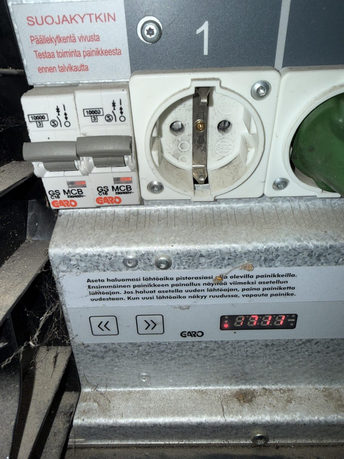 How to use this? Should i set time to when i want to leave or 2 hours before i want to leave. So I want to leave at 9am daily. Should i set to 9am or 7am? The confusion comes because the person who gave me the key set it to 2 hours before and the tranlation says to set at desired leave time