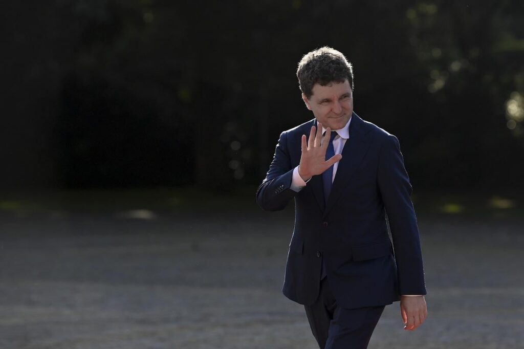 Dan Nicușor travels abroad with a military aircraft: "We don't have communications here, I was disconnected from reality in Romania for 4 and a half hours and it's not normal"