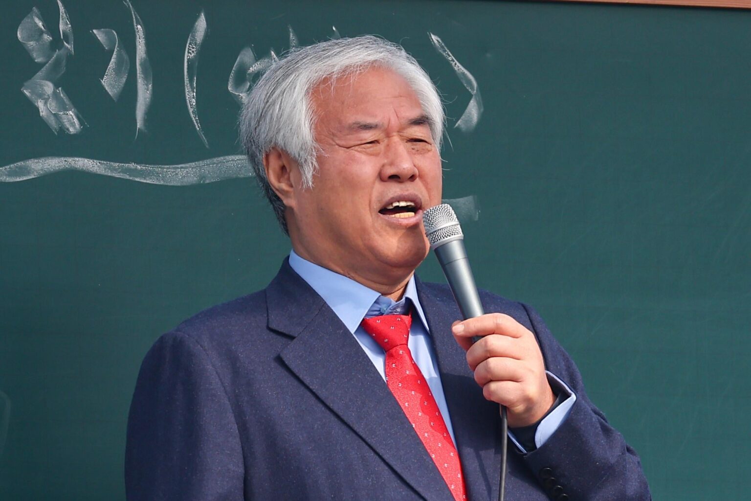 Far-right pastor to undergo warrant hearing, promises followers to 'return as president' if arrested