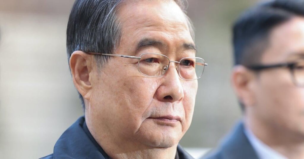 Former Prime Minister Han Duck-soo sentenced to 23 years.