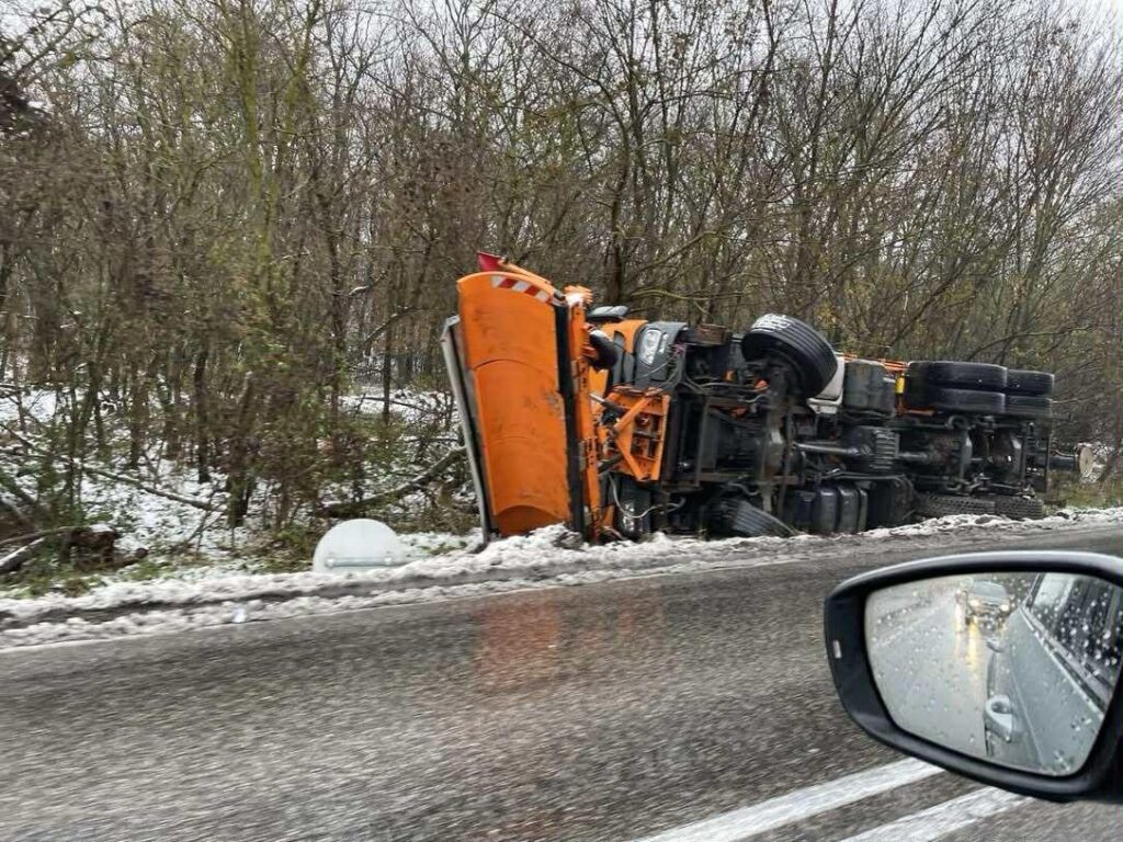 Someone tell the snow operative tribe