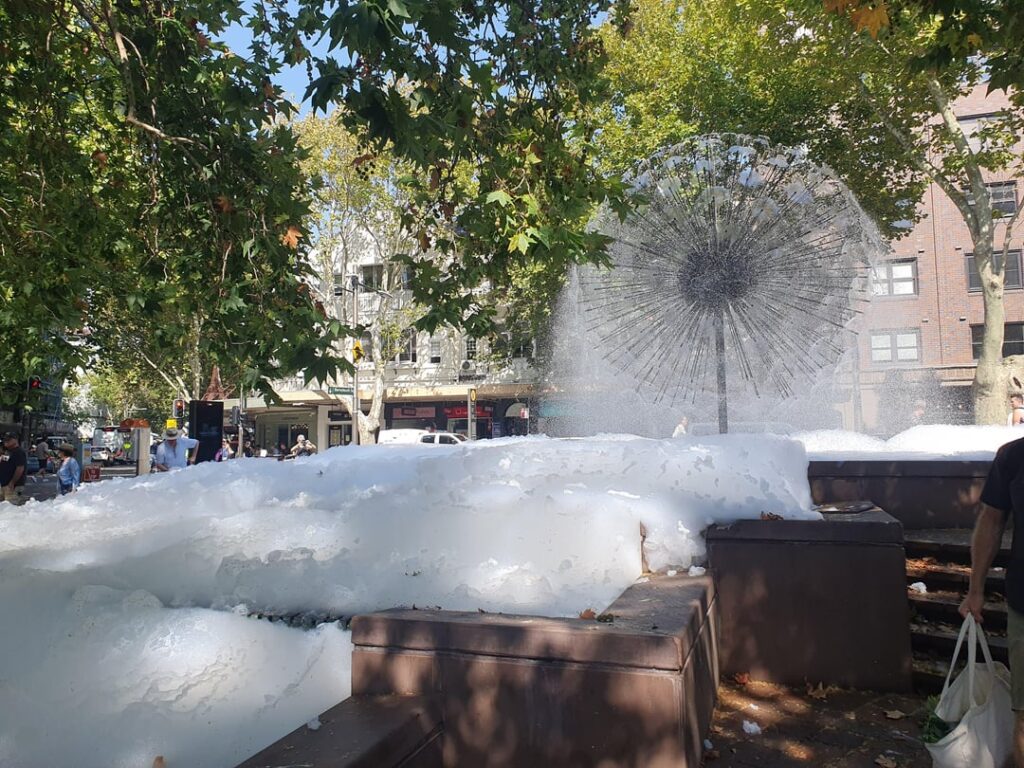 Nice bubble bath in the El Alamein Fountain this morning
