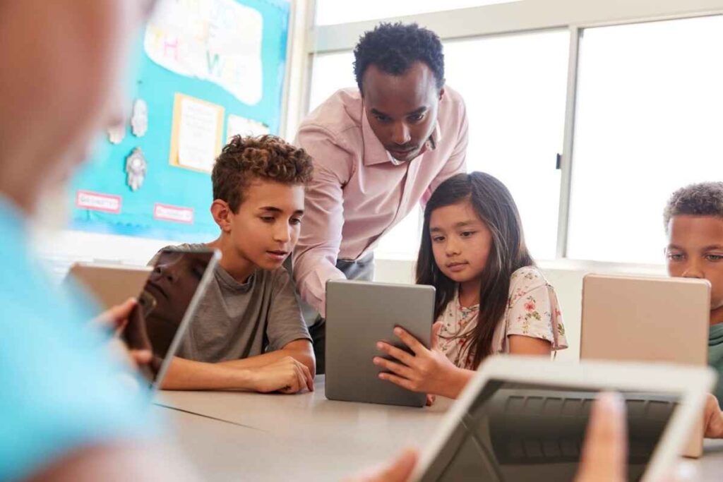 Sweden spending €100 million to ditch screens in schools