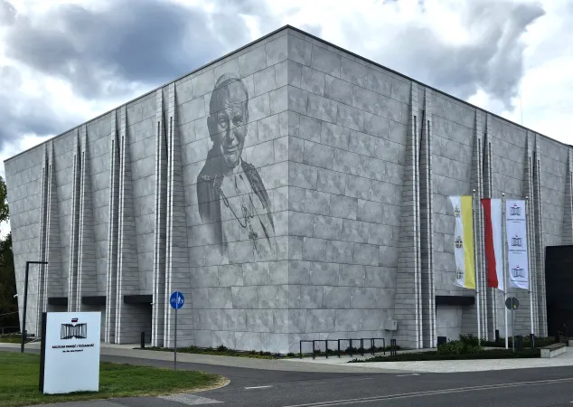 Poland: Young Catholics Defend the Memory of Pope Wojtyła
