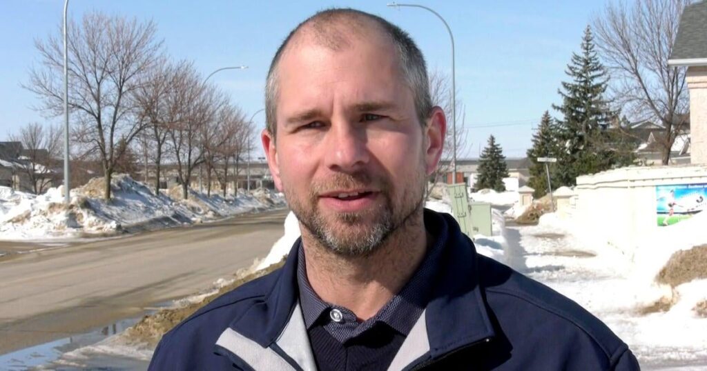 Manitoba PC board member suspended over ICE social media post