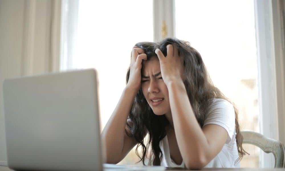 WhatsApp – She sends “Happy Noodles Year” to her work group and loses her job