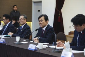 Defense minister urges arms makers to strengthen cooperation Defense minister urges arms makers to strengthen cooperation