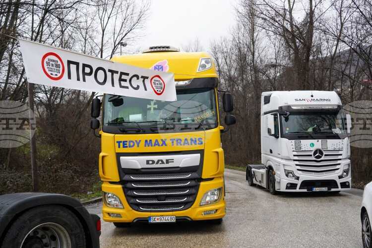 North Macedonia Hauliers Lift Border Blockades after Brussels Announces Visa Plan