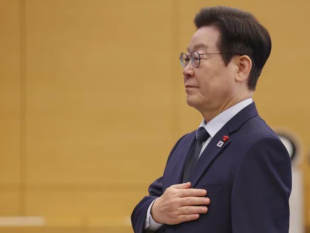 President Lee approval rating at 60%… Democratic Party 45%, People Power Party 26% [Gallup] | 이 대통령 지지율 60%…민주당 45%, 국힘 26% [갤럽]