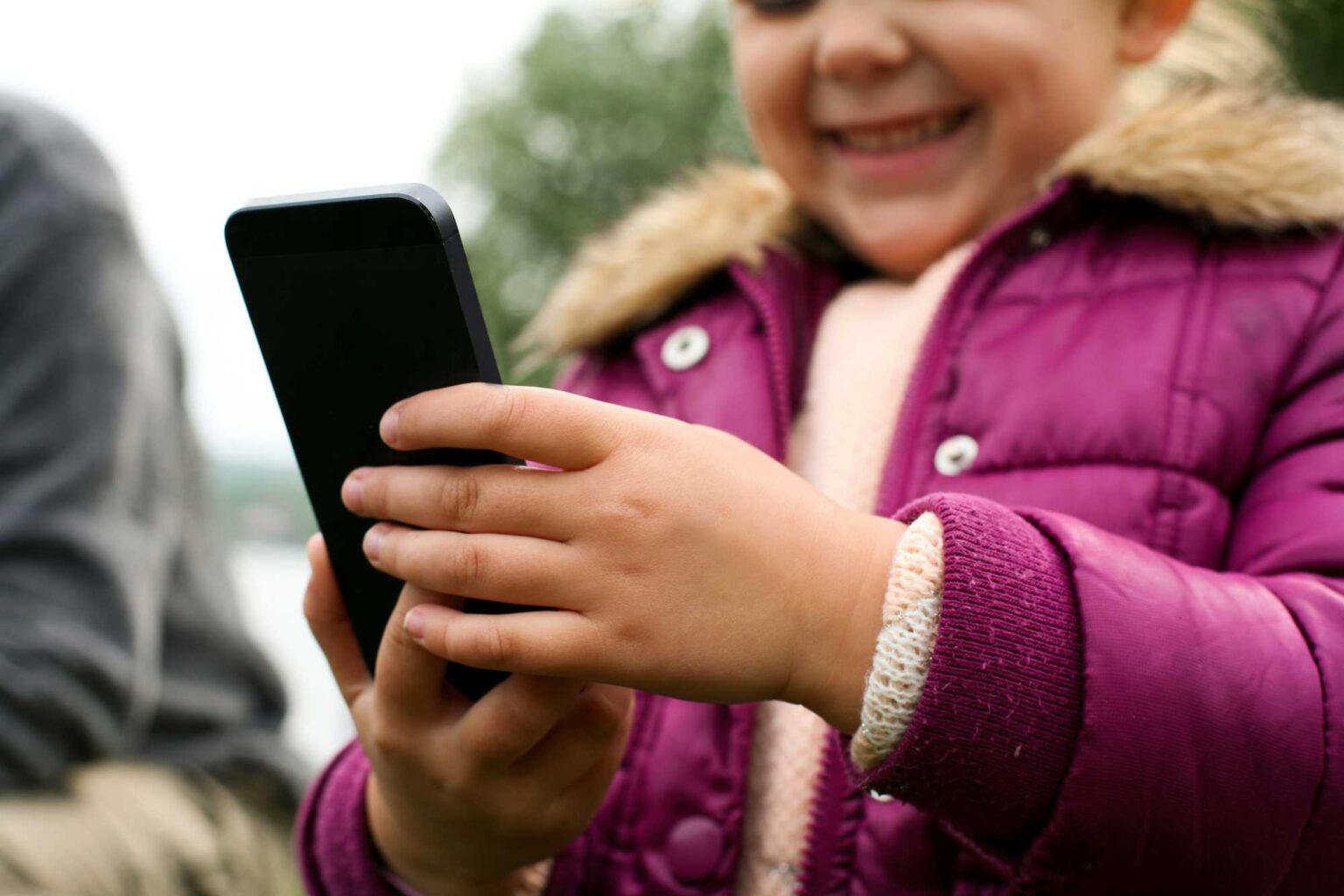 U.S. cell tower & wireless radiation policy fails public health, new paper finds