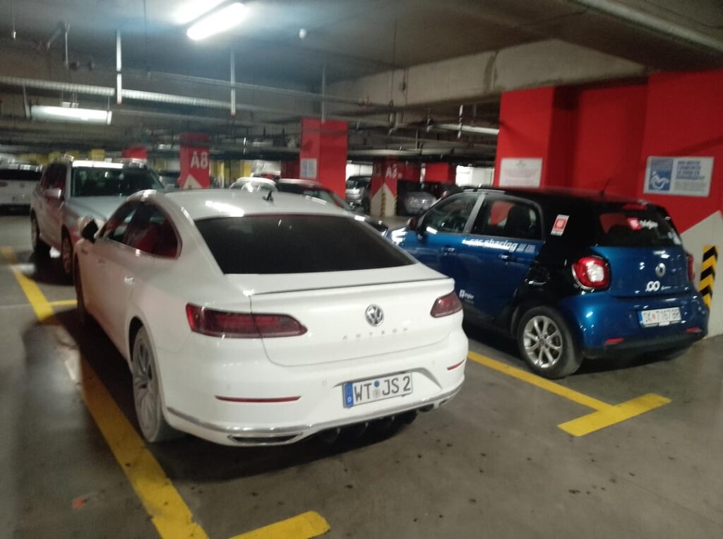 Let's make the "handicapped" famous. Some of them are with foreign tables. Do they behave the same way in CH and DE?