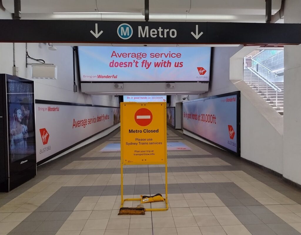 Public transport failed the CBD this evening (not seen in pics: broken-down light rail; absence of buses) Public transport failed the CBD this evening (not seen in pics: broken-down light rail; absence of buses)