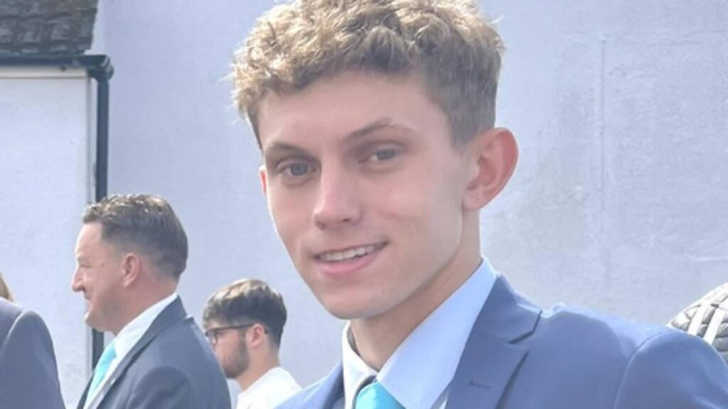 Reform Councillor slammed after tweeting 'I stand with ICE' after fatal shooting of nurse Alex Pretti | LBC