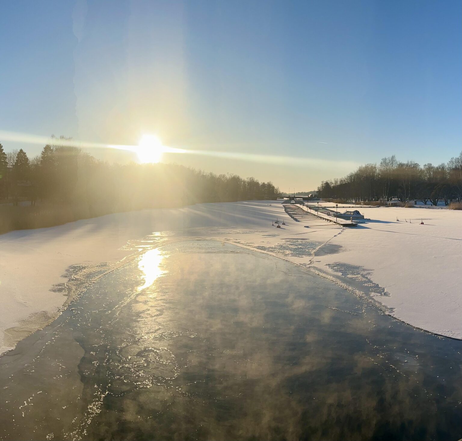 Helsinki is soooo beautiful and a bit chilly (-14C) today❄️☀️